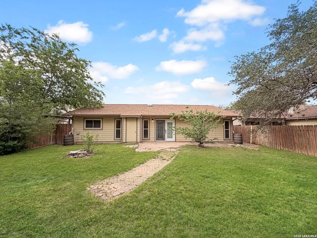 6927 SUNSET VILLAGE DR, San Antonio, TX 78249