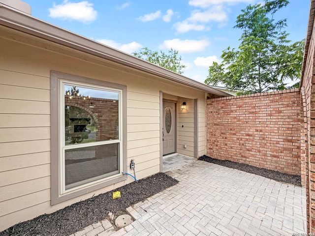 6927 SUNSET VILLAGE DR, San Antonio, TX 78249