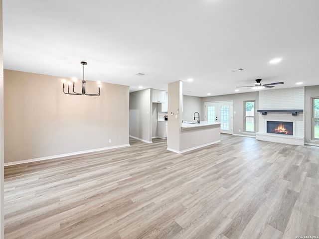 6927 SUNSET VILLAGE DR, San Antonio, TX 78249