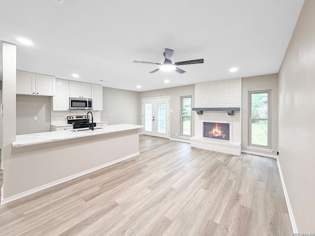 6927 SUNSET VILLAGE DR, San Antonio, TX 78249