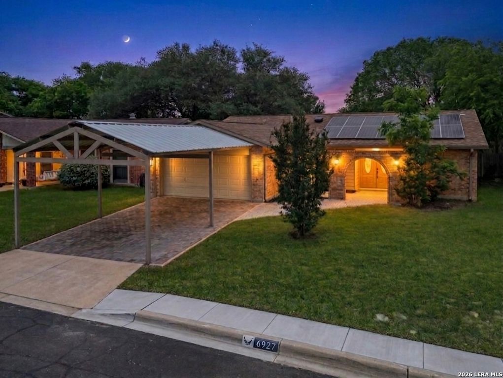 6927 SUNSET VILLAGE DR, San Antonio, TX 78249