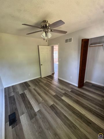 1815 SE Morrison ST, Topeka, KS 66607