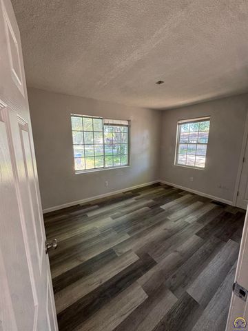 1815 SE Morrison ST, Topeka, KS 66607