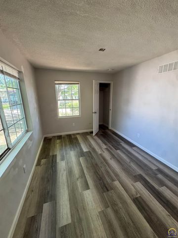 1815 SE Morrison ST, Topeka, KS 66607