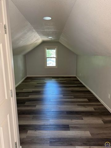 1815 SE Morrison ST, Topeka, KS 66607