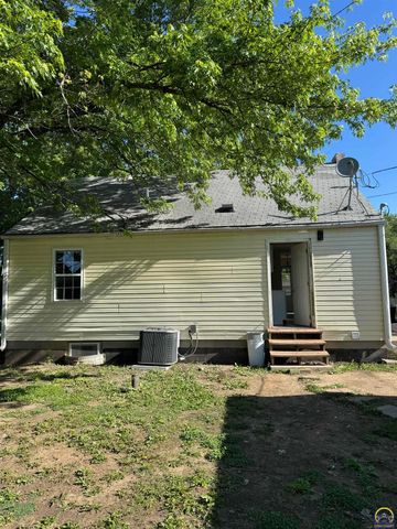 1815 SE Morrison ST, Topeka, KS 66607