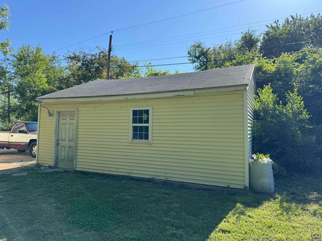 1815 SE Morrison ST, Topeka, KS 66607