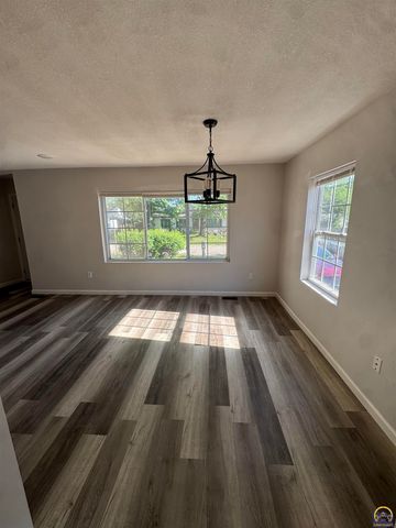 1815 SE Morrison ST, Topeka, KS 66607