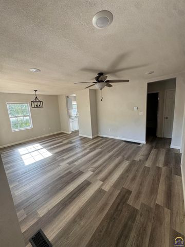 1815 SE Morrison ST, Topeka, KS 66607