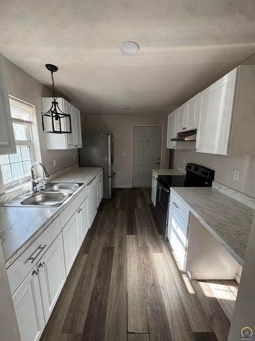 1815 SE Morrison ST, Topeka, KS 66607