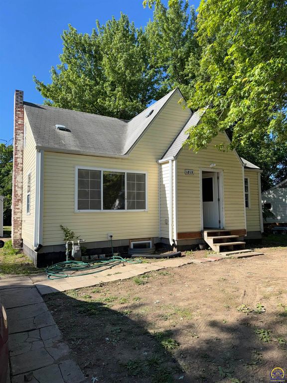 1815 SE Morrison ST, Topeka, KS 66607