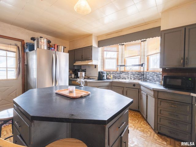 1101 ANN ELIZA Street, Pekin, IL 61554