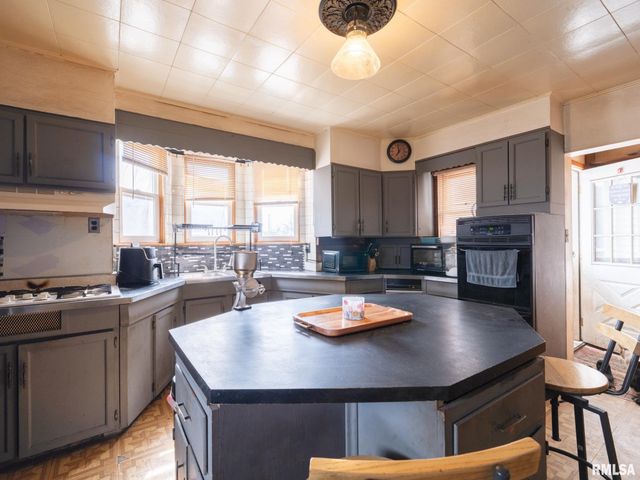 1101 ANN ELIZA Street, Pekin, IL 61554