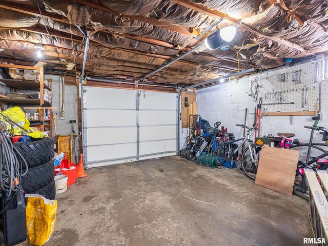 1101 ANN ELIZA Street, Pekin, IL 61554