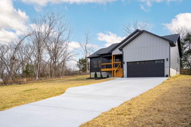 8806 Nelson Road, Soddy Daisy, TN 37379