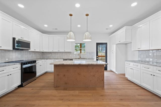 8806 Nelson Road, Soddy Daisy, TN 37379