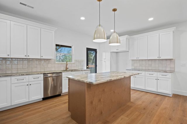 8806 Nelson Road, Soddy Daisy, TN 37379