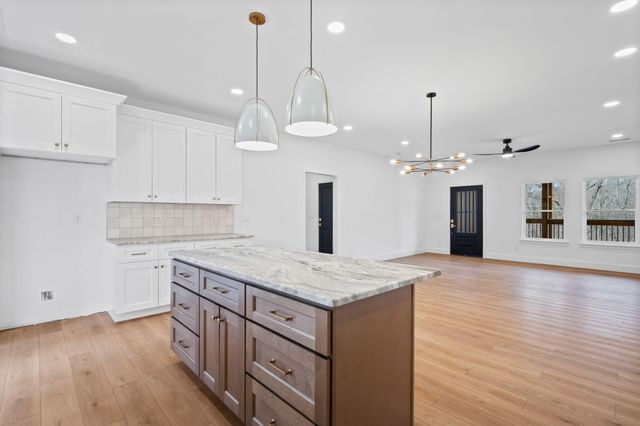 8806 Nelson Road, Soddy Daisy, TN 37379