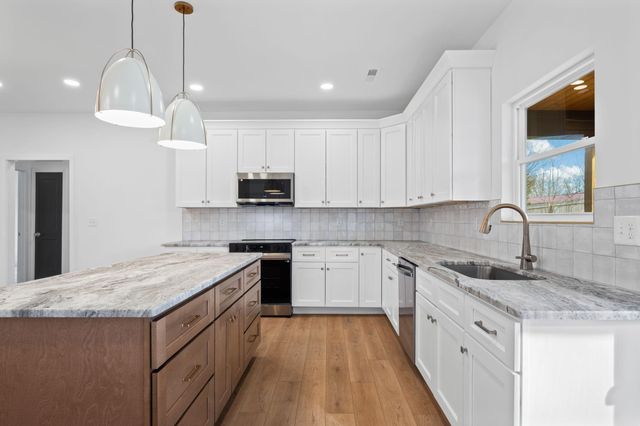 8806 Nelson Road, Soddy Daisy, TN 37379