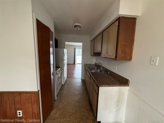 4446 15 Mile Road, Sterling Heights, MI 48310