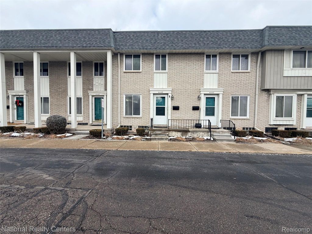 4446 15 Mile Road, Sterling Heights, MI 48310