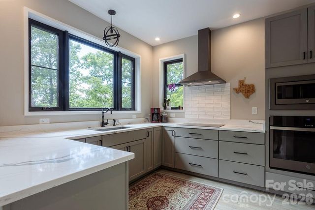 338 Fairview Forest Drive, Fairview, NC 28730