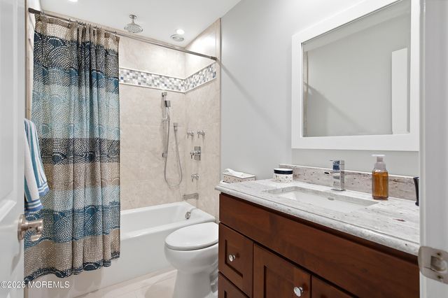 92 Meadow Drive, Shrewsbury Boro, NJ 07702