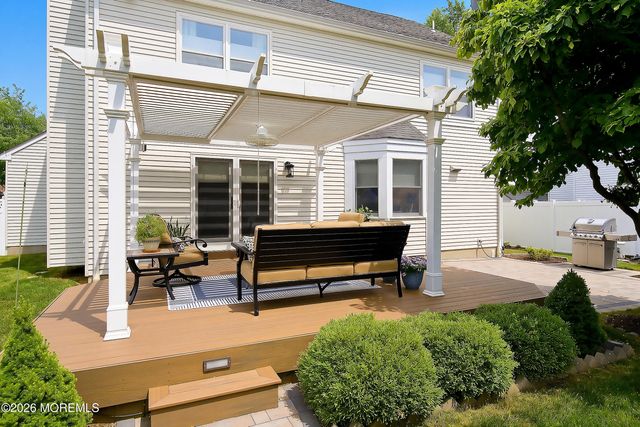 92 Meadow Drive, Shrewsbury Boro, NJ 07702