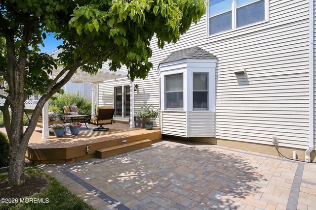 92 Meadow Drive, Shrewsbury Boro, NJ 07702