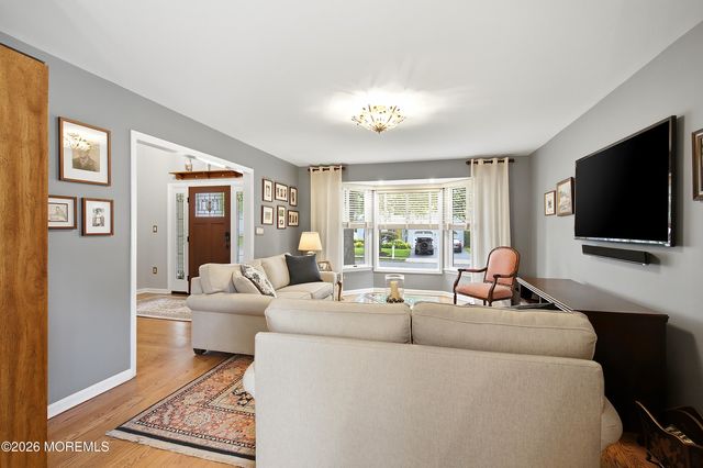 92 Meadow Drive, Shrewsbury Boro, NJ 07702