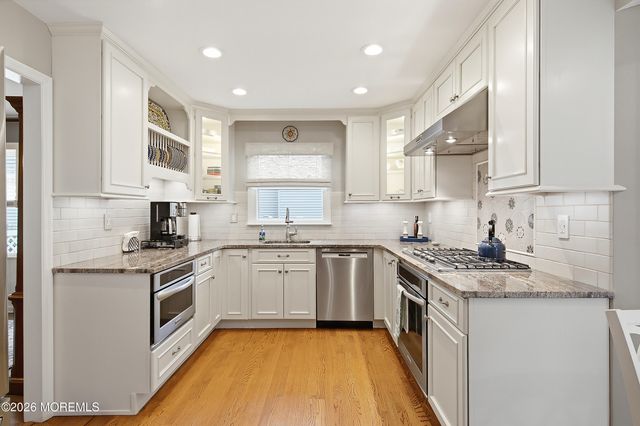 92 Meadow Drive, Shrewsbury Boro, NJ 07702