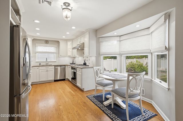 92 Meadow Drive, Shrewsbury Boro, NJ 07702