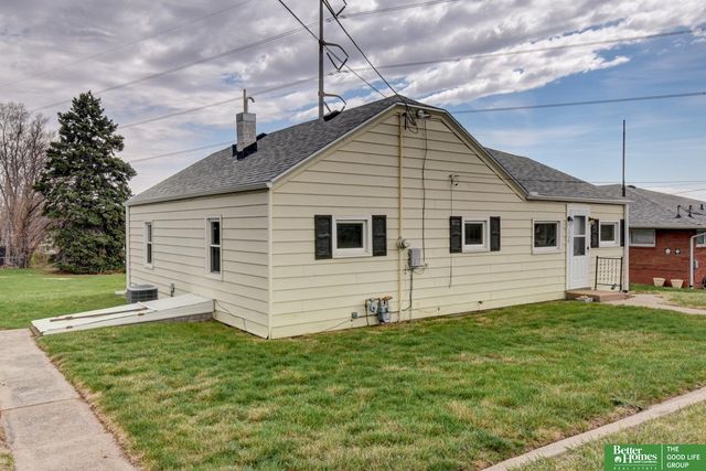 1706 Childs Road W, Bellevue, NE 68147