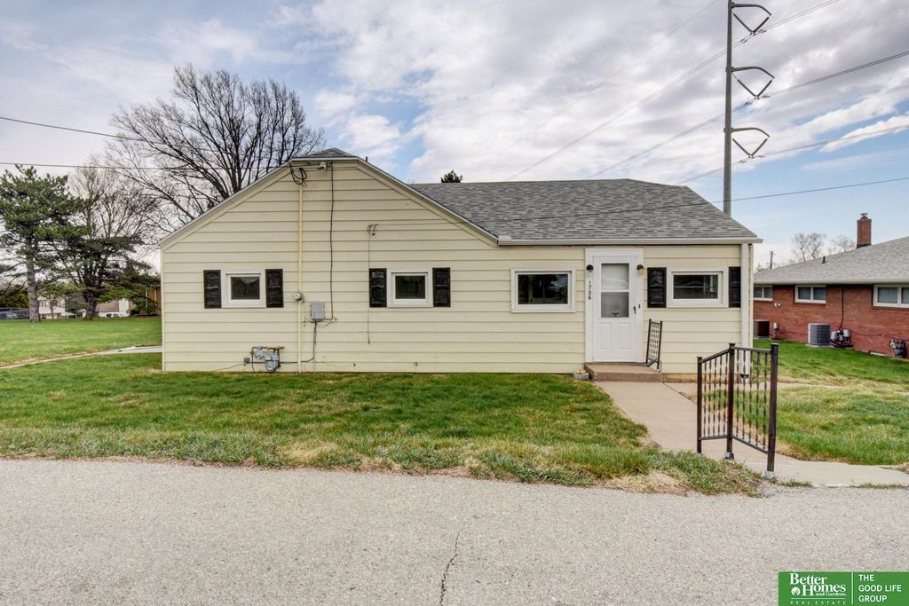 1706 Childs Road W, Bellevue, NE 68147