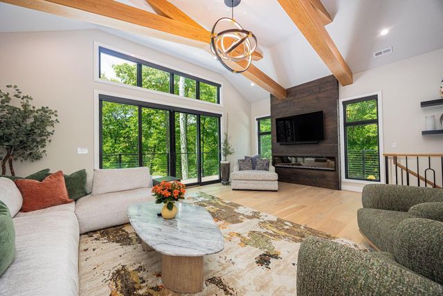 8159 Riverside Drive, Powell, OH 43065