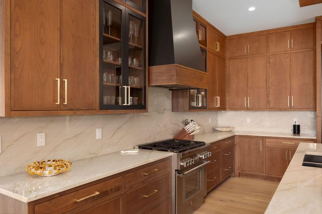 8159 Riverside Drive, Powell, OH 43065