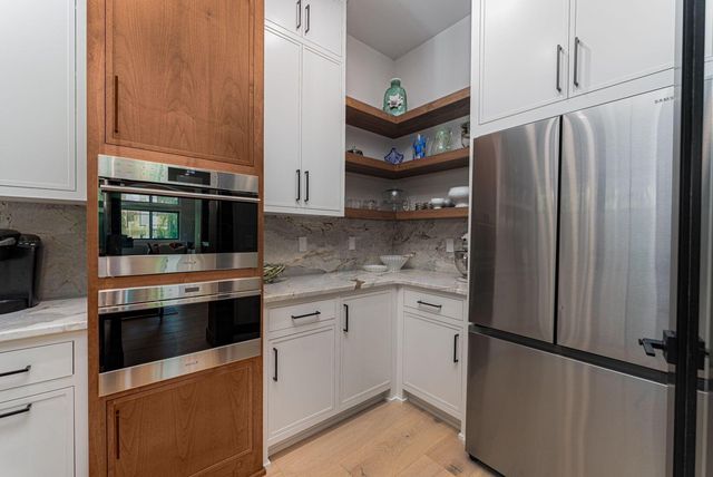 8159 Riverside Drive, Powell, OH 43065