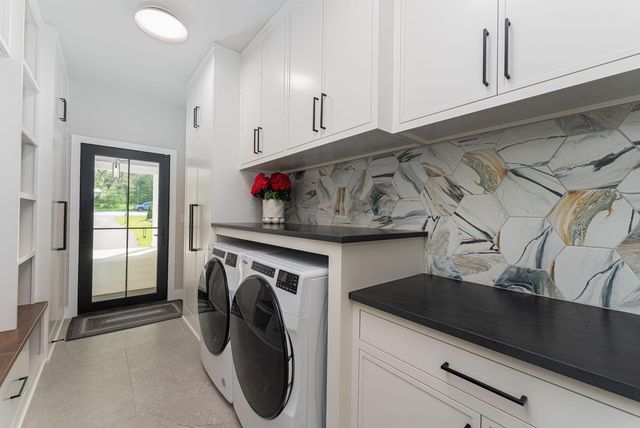 8159 Riverside Drive, Powell, OH 43065