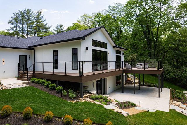 8159 Riverside Drive, Powell, OH 43065