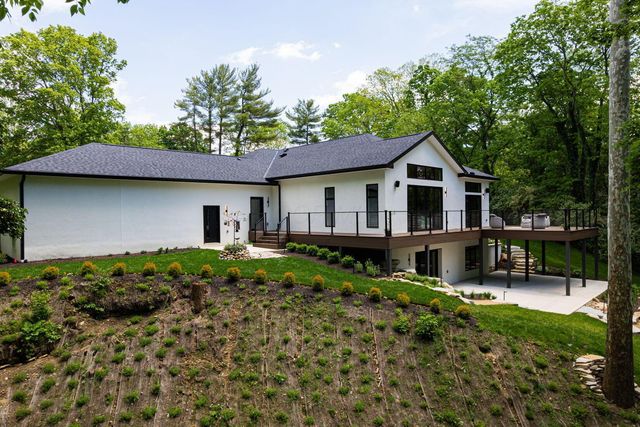 8159 Riverside Drive, Powell, OH 43065