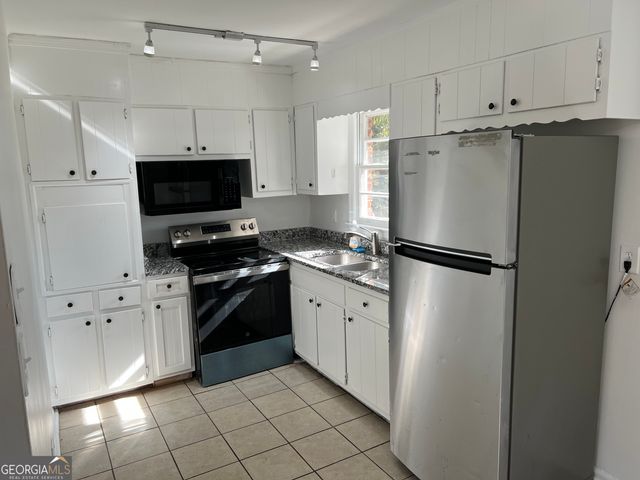 2581 Oak Circle, Ellenwood, GA 30294