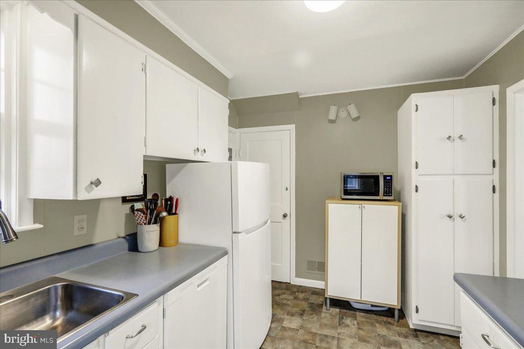 Image 14 of property listing at 16 E 34TH ST, Reading, PA 19606