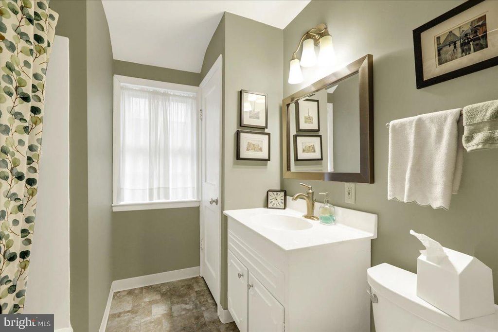 Image 17 of property listing at 16 E 34TH ST, Reading, PA 19606