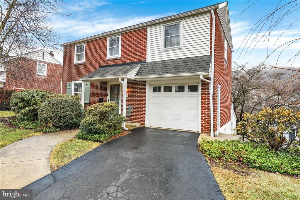 Image 2 of property listing at 16 E 34TH ST, Reading, PA 19606