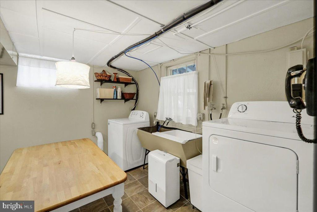 Image 27 of property listing at 16 E 34TH ST, Reading, PA 19606