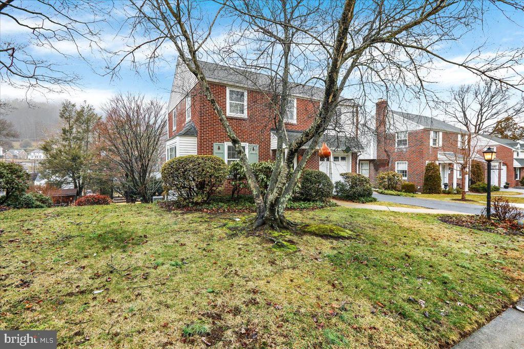 Image 5 of property listing at 16 E 34TH ST, Reading, PA 19606