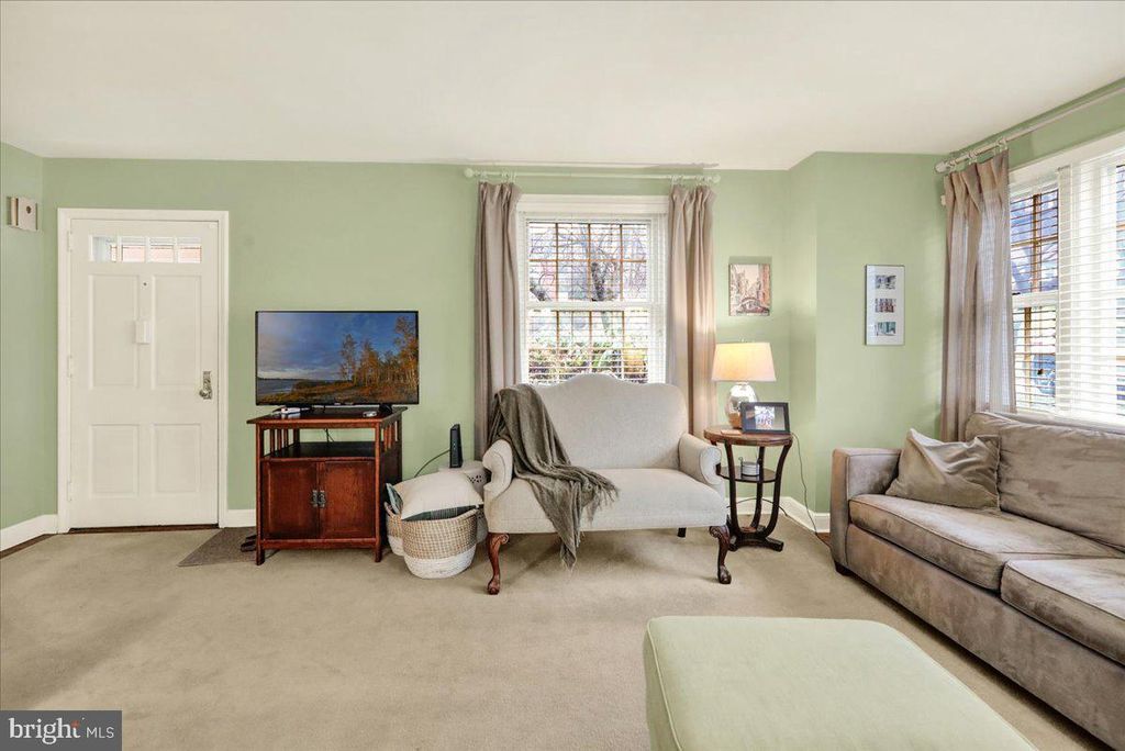 Image 7 of property listing at 16 E 34TH ST, Reading, PA 19606