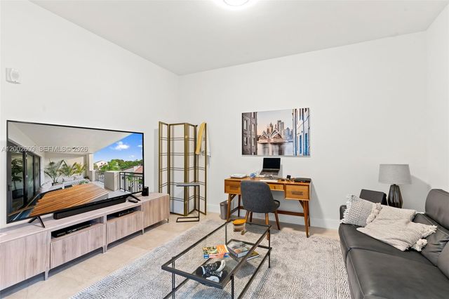 718 Valencia Ave 307, Coral Gables, FL 33134