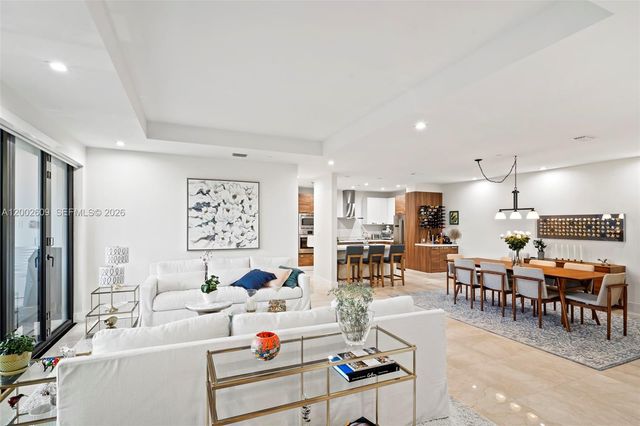 718 Valencia Ave 307, Coral Gables, FL 33134