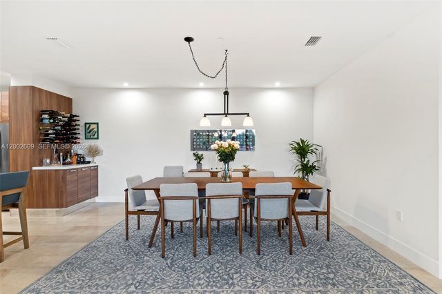 718 Valencia Ave 307, Coral Gables, FL 33134